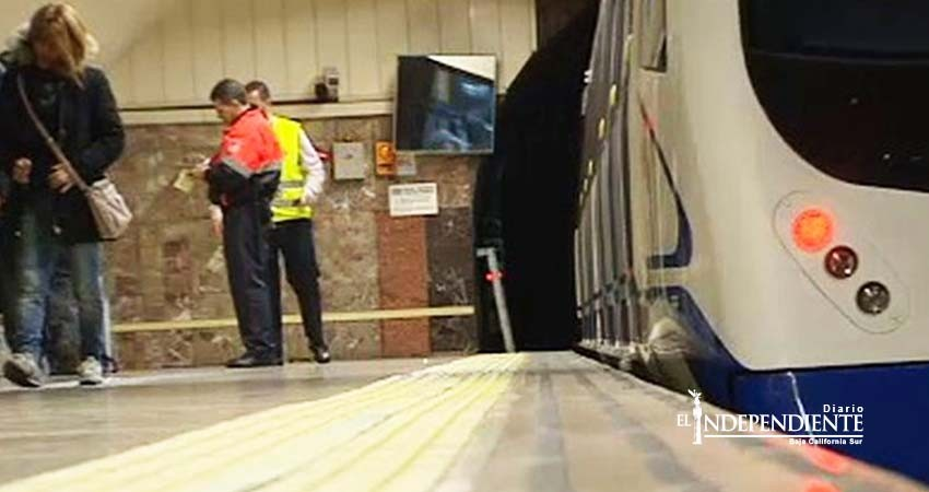 Por jugar entre vagones del Metro adolescente pierde las piernas Por jugar entre vagones del Metro adolescente pierde las piernas