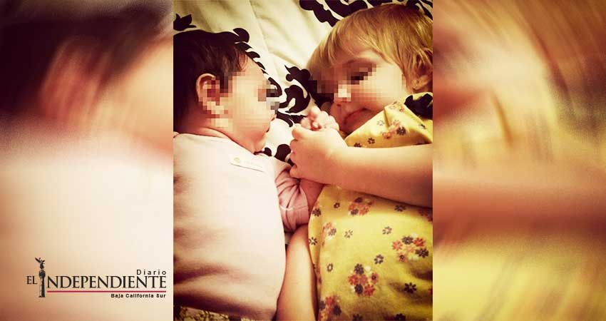 Mueren 2 bebés tras pasar 15 horas en auto; la mamá, en la ‘farra’