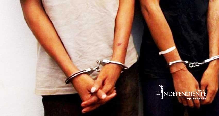 Detuvieron  a dos sujetos por robo de vehículo Detuvieron  a dos sujetos por robo de vehículo