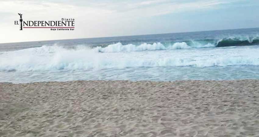 Una ola arrastra a niña de 7 años en playa Palmilla