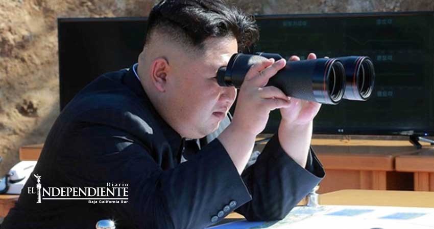 Kim Jong lanzó misil como ‘regalo para los bastardos estadunidenses’