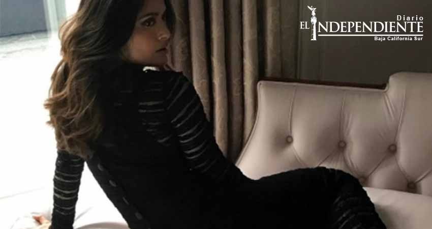 Salma Hayek 'hipnotiza' meneando las caderas