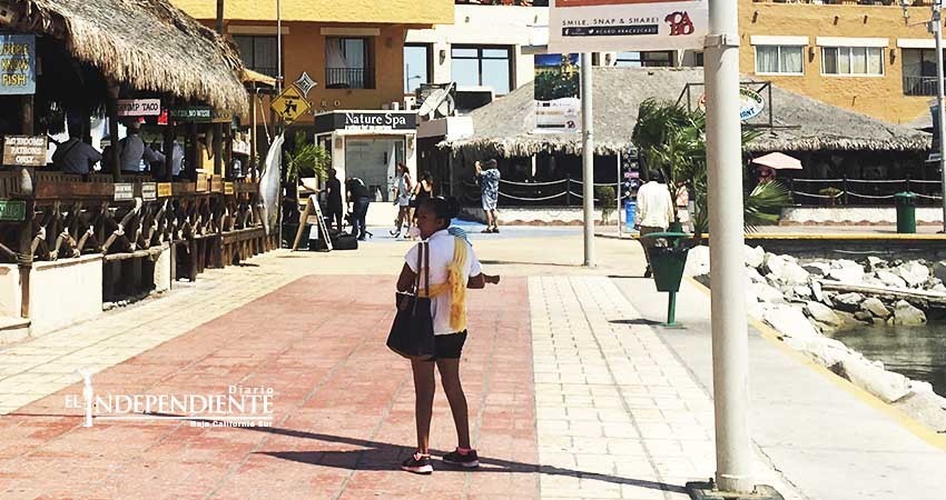 Continúan en la marina de CSL casos de mujeres pidiendo limosna con niños   Continúan en la marina de CSL casos de mujeres pidiendo limosna con niños