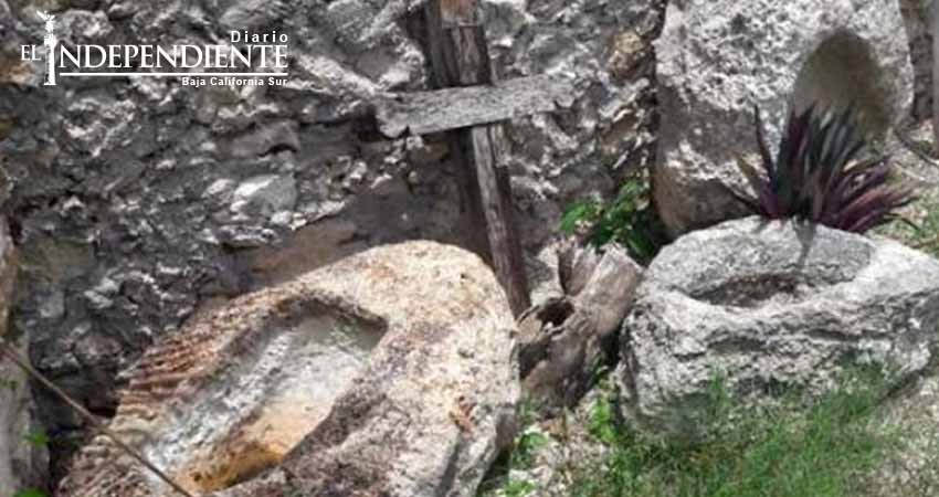 Entrega pareja canadiense 179 piezas arqueológicas, en Yucatán