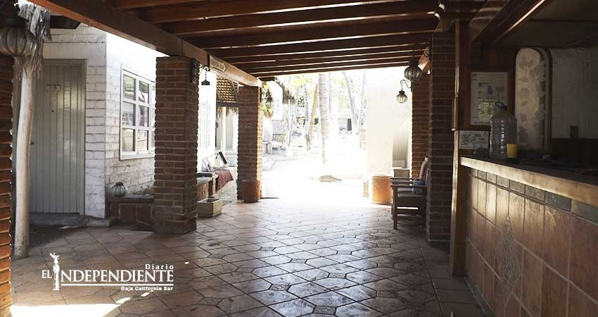 Tras entrega, familia Coppola dan mantenimiento a Cabañas de Los Arcos Tras entrega, familia Coppola dan mantenimiento a Cabañas de Los Arcos