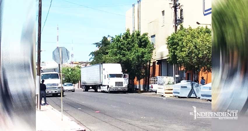 Crece la molestia por camiones de carga en supermercados de La Paz Crece la molestia por camiones de carga en supermercados de La Paz