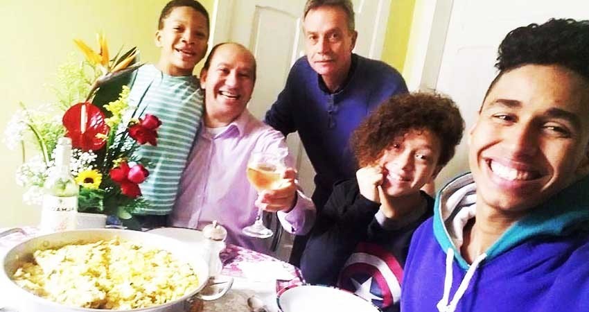 El Papa felicita a matrimonio gay por bautizar a hijos adoptivos El Papa felicita a matrimonio gay por bautizar a hijos adoptivos