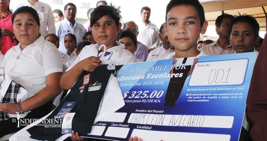 Por entregarse los vales de útiles y uniformes escolares Por entregarse los vales de útiles y uniformes escolares