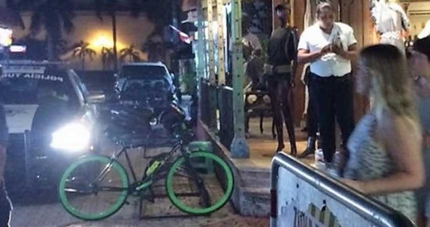 Balean a hombre frente a decenas de turistas en Playa del Carmen