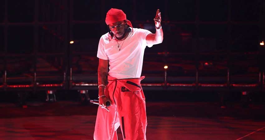 Kendrick Lamar abre con incendiario show los VMA's