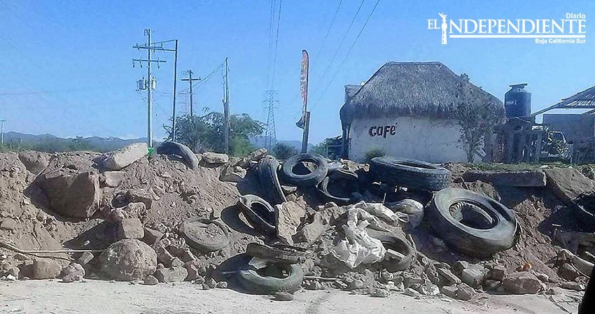 Denuncian malos olores por acumulación de basura en libramiento Oceguera