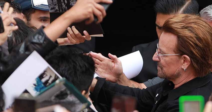 Bono convive con fans previo a segundo concierto en CDMX