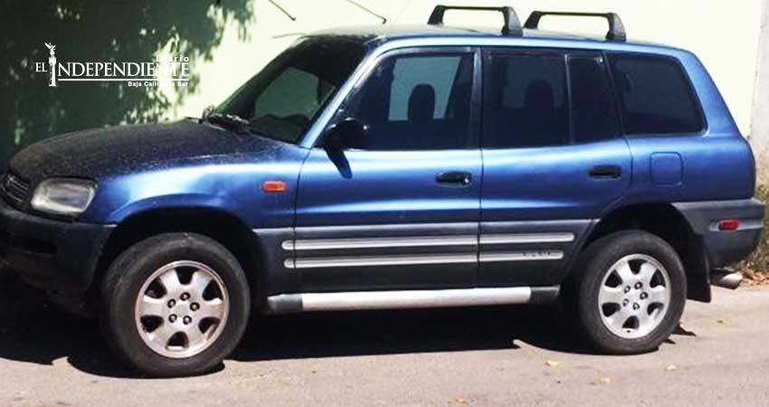 Autoridades encuentran vehículo con reporte de robo en La Paz