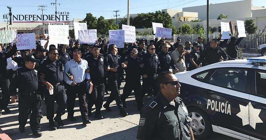 Paceños en pánico por posible paro de labores de la policía Paceños en pánico por posible paro de labores de la policía
