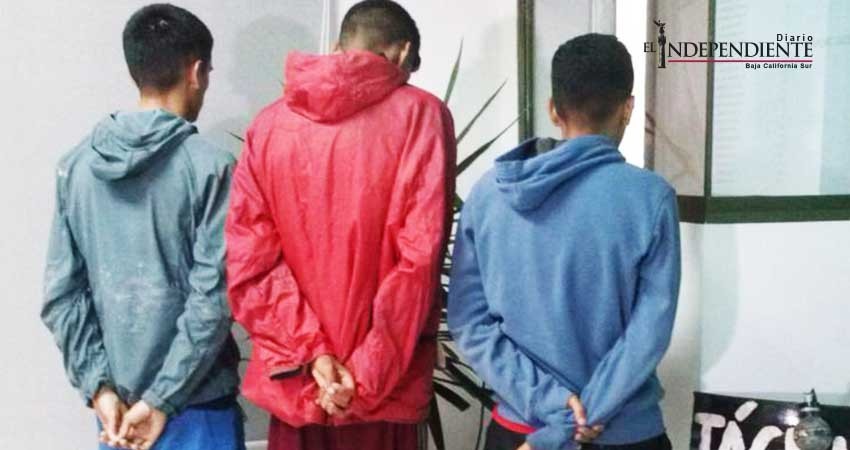 Aseguran a tres personas y 925 dosis de sustancias ilícitas y dos básculas grameras en SJC Aseguran a tres personas y 925 dosis de sustancias ilícitas y dos básculas grameras en SJC