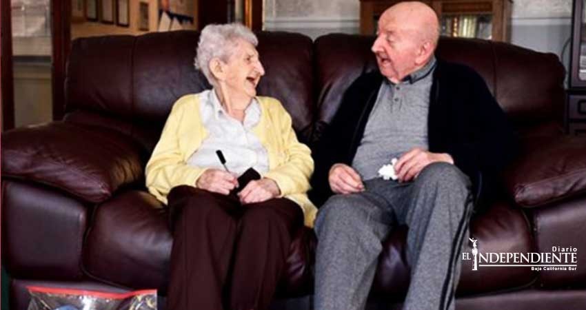 Mamá de 98 años se mudó a un asilo para cuidar a su hijo, de 80 Mamá de 98 años se mudó a un asilo para cuidar a su hijo, de 80