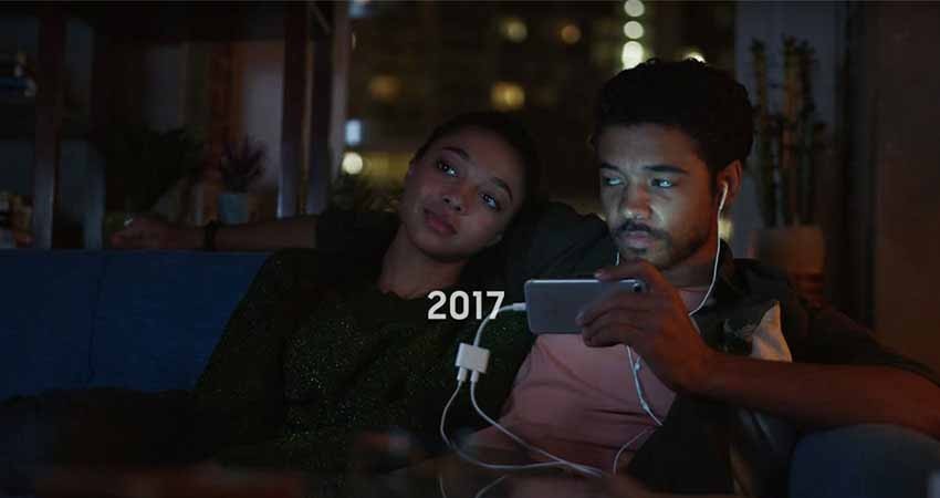 En 60 segundos, Samsung se burla del iPhone X de Apple En 60 segundos, Samsung se burla del iPhone X de Apple