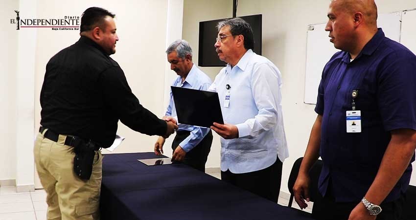 Reciben reconocimientos elementos de investigación de la Policía Ministerial Reciben reconocimientos elementos de investigación de la Policía Ministerial