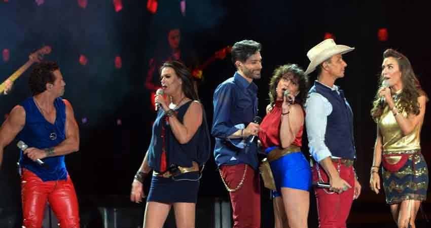 Más de 80 mil personas corean temas de Timbiriche en el Zócalo Más de 80 mil personas corean temas de Timbiriche en el Zócalo
