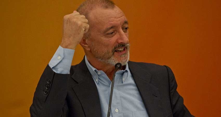 'Escribir me hace el mundo asombrosamente soportable': Pérez Reverte 'Escribir me hace el mundo asombrosamente soportable': Pérez Reverte