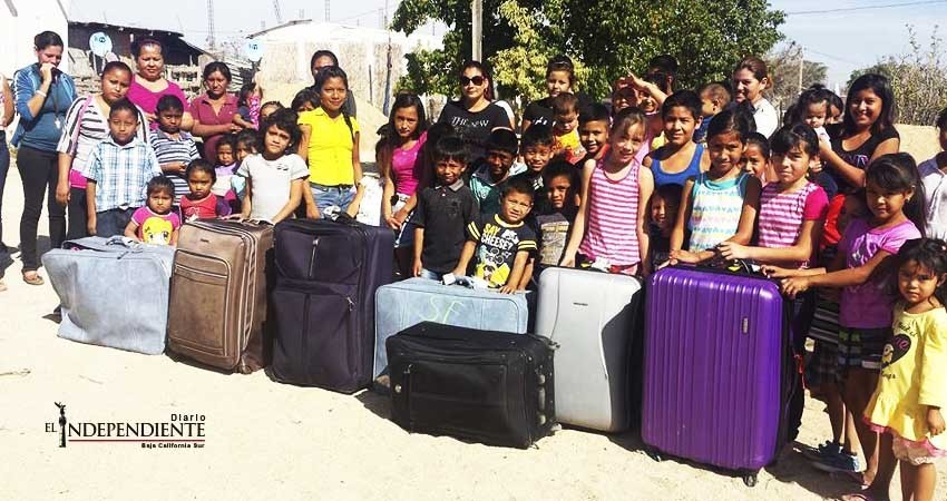 Turistas entregaron más de 10 mil regalos a comunidades vulnerables de Los Cabos Turistas entregaron más de 10 mil regalos a comunidades vulnerables de Los Cabos