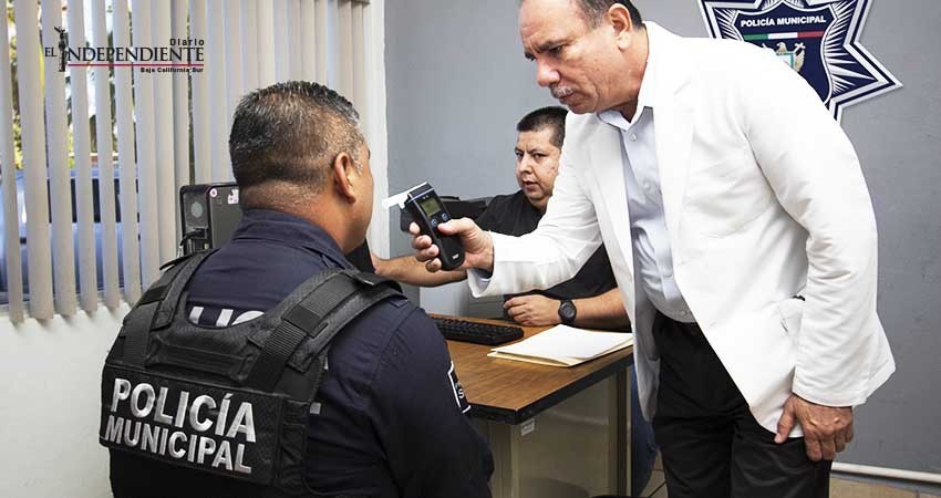 Aplican examen médico a policías municipales de La Paz Aplican examen médico a policías municipales de La Paz