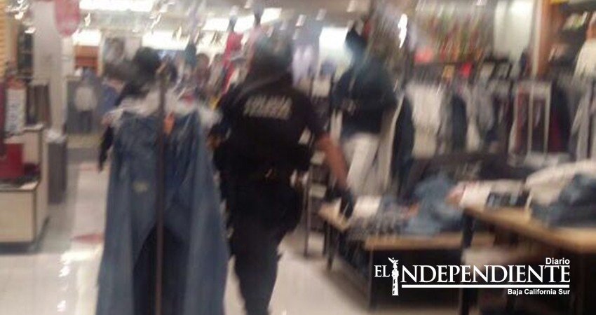 Fue herido dentro de Plaza La Paz y se escondió dentro de Sears Fue herido dentro de Plaza La Paz y se escondió dentro de Sears