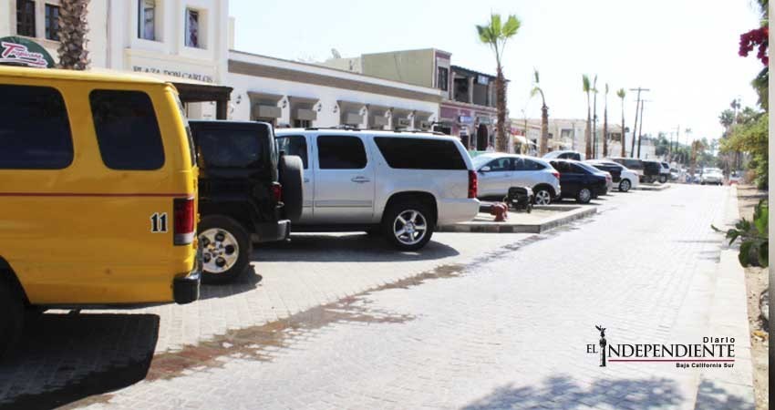 Acusan…. Taxistas buscan apoderarse de cajones de estacionamiento del centro Acusan…. Taxistas buscan apoderarse de cajones de estacionamiento del centro