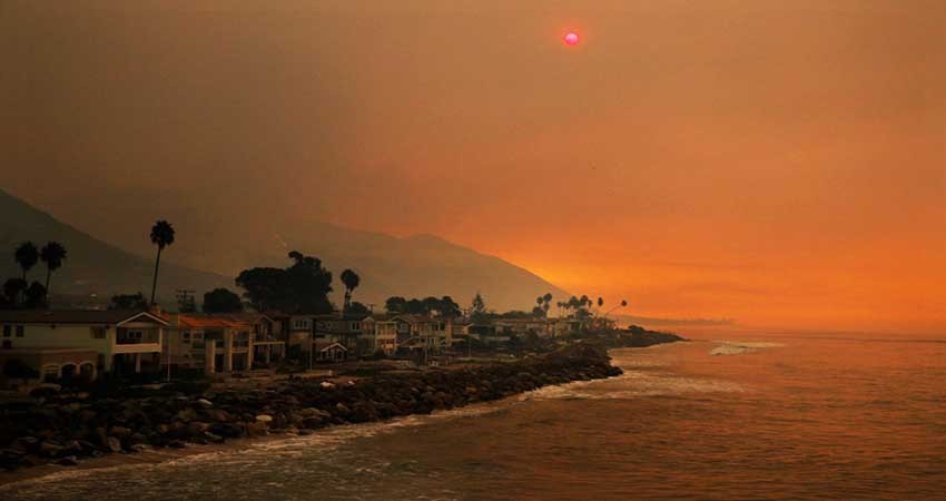 Vientos en California alcanzan niveles inéditos; avivan incendios Vientos en California alcanzan niveles inéditos; avivan incendios