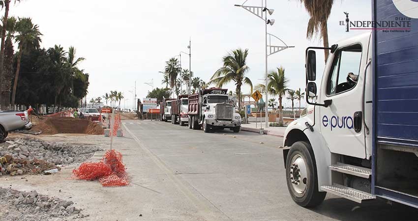 Locatarios reportan perdidas económicas por lentitud en obras del malecón Locatarios reportan perdidas económicas por lentitud en obras del malecón