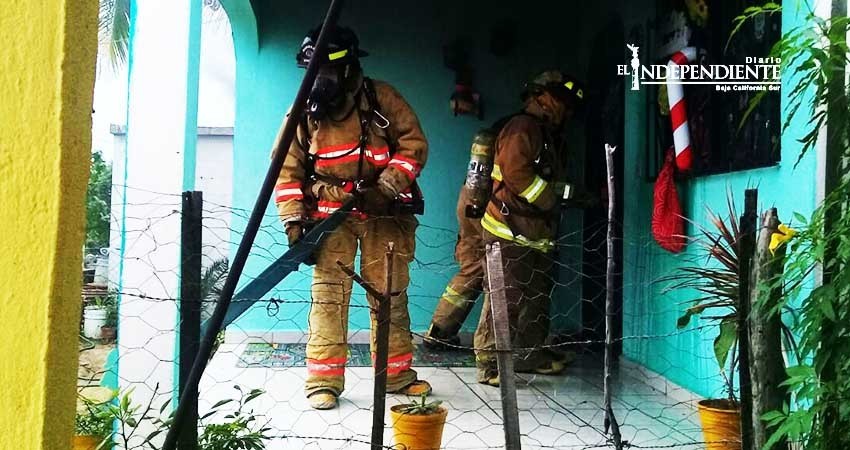 Veladora provoca incendio de casa en la colonia Lomas de Rosarito Veladora provoca incendio de casa en la colonia Lomas de Rosarito