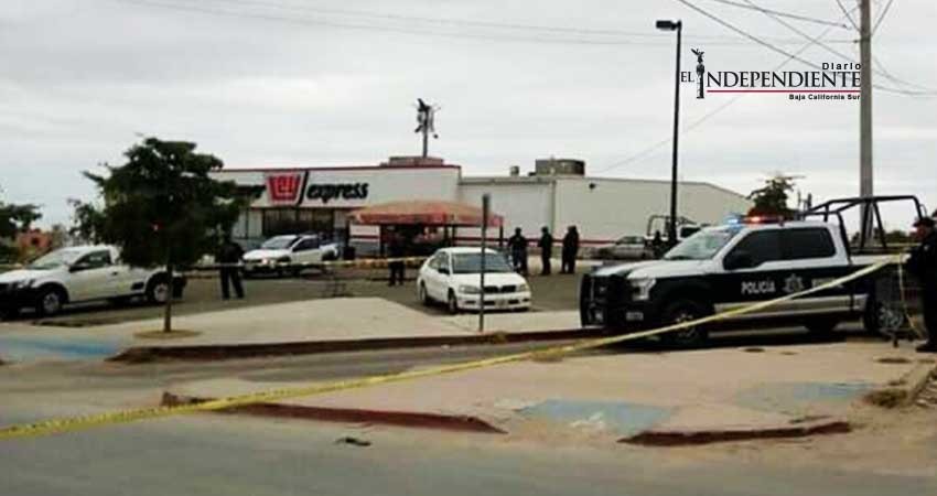 A balazos acribillan a un hombre en el estacionamiento de la tienda Ley A balazos acribillan a un hombre en el estacionamiento de la tienda Ley