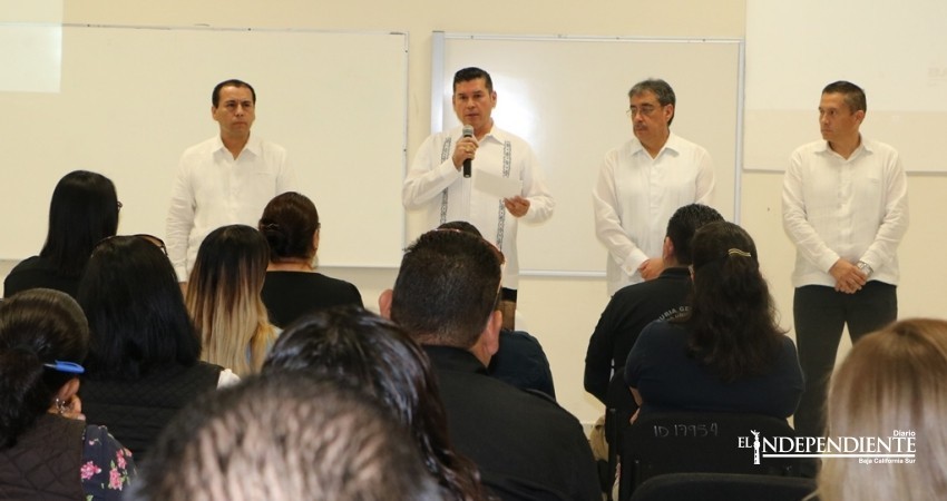 Presentan en PGJE, al nuevo encargado de la dependencia Daniel De la Rosa Anaya Presentan en PGJE, al nuevo encargado de la dependencia Daniel De la Rosa Anaya