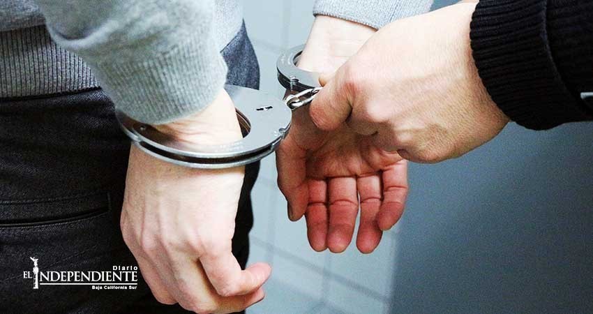 Fue aprehendido por el delito de robo agravado Fue aprehendido por el delito de robo agravado