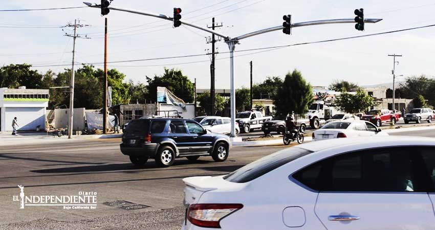 Ponen en marcha modernización de semáforos en La Paz Ponen en marcha modernización de semáforos en La Paz