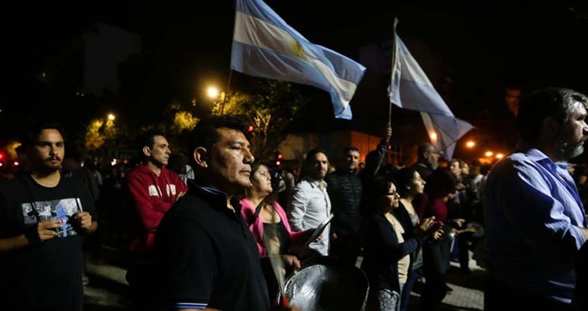 Cacerolazos contra reforma de pensiones argentina Cacerolazos contra reforma de pensiones argentina
