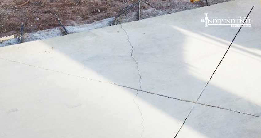 Surgen más banquetas agrietadas en obras del nuevo malecón de La Paz