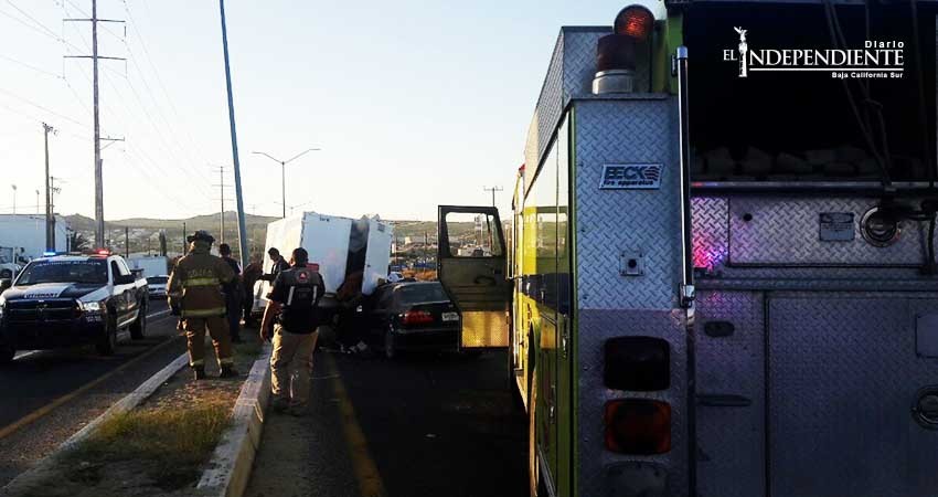 Choque entre auto particular y vehículo repartidor de pan deja un lesionado Choque entre auto particular y vehículo repartidor de pan deja un lesionado