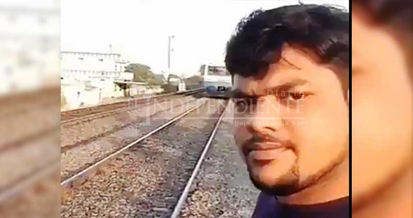 Joven intenta tomarse una selfie y es arrollado por tren Joven intenta tomarse una selfie y es arrollado por tren