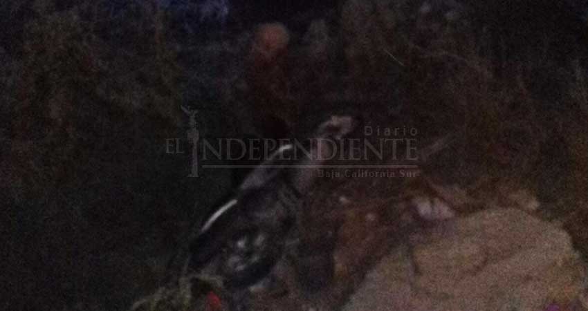 Mujer se fractura ambas piernas al sufrir accidente en moto