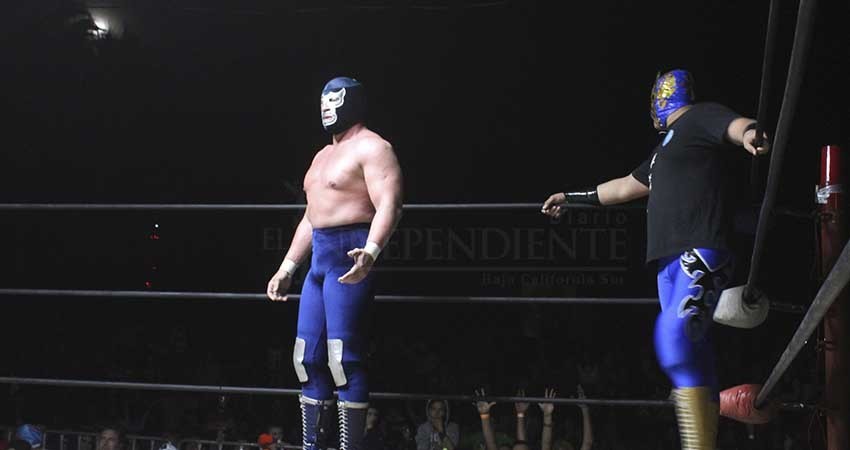 Blue Demon Jr, se llevó la noche en la Arena California 5 Blue Demon Jr, se llevó la noche en la Arena California 5