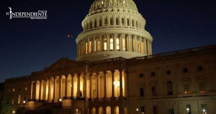 Cámara baja aprueba ley temporal para evitar cierre de gobierno de EU
