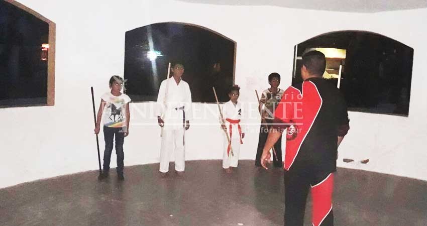 Piden iluminar parque de Vista Hermosa para que niños y jóvenes continúen con entrenamientos de Karate