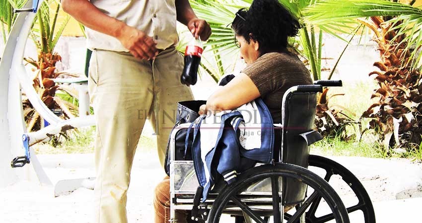 Ofrece ISIPD transporte a discapacitados para asistir al CREE y Centro de Evaluación