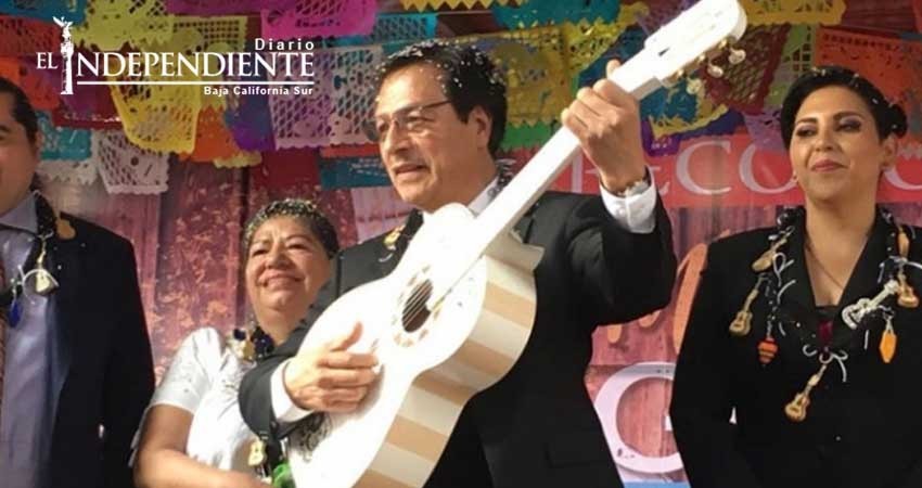 Paracho da emotivo homenaje a creador de la guitarra de ‘Coco’ Paracho da emotivo homenaje a creador de la guitarra de ‘Coco’