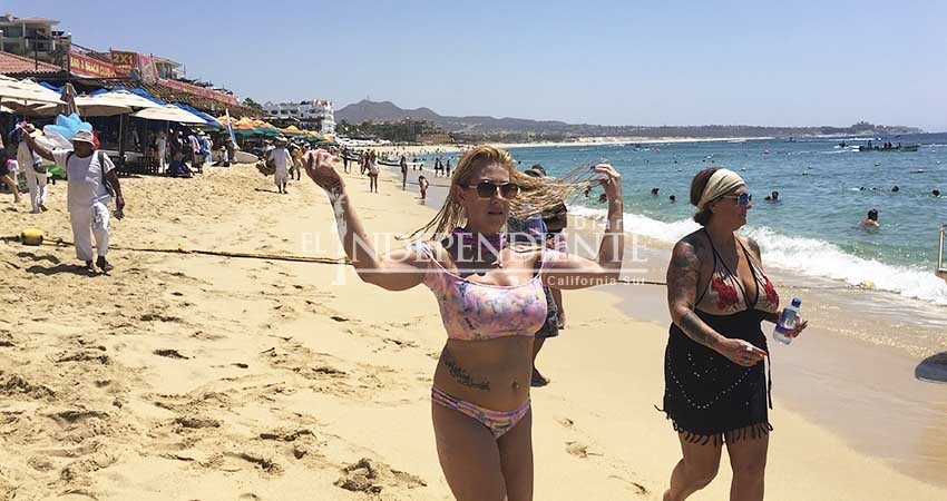 Promotores turísticos vigilan que spring breakers no hagan desmanes durante su visita