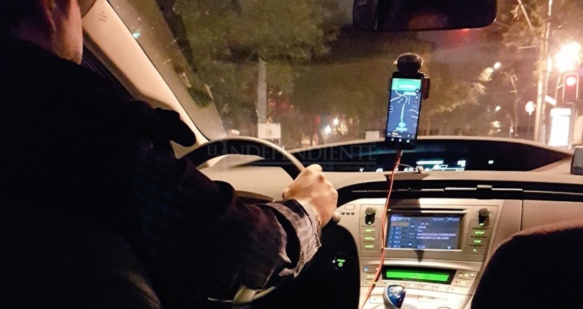 Aprovechan “alcoholímetro” para detener y multar unidades Uber en La Paz Aprovechan “alcoholímetro” para detener y multar unidades Uber en La Paz