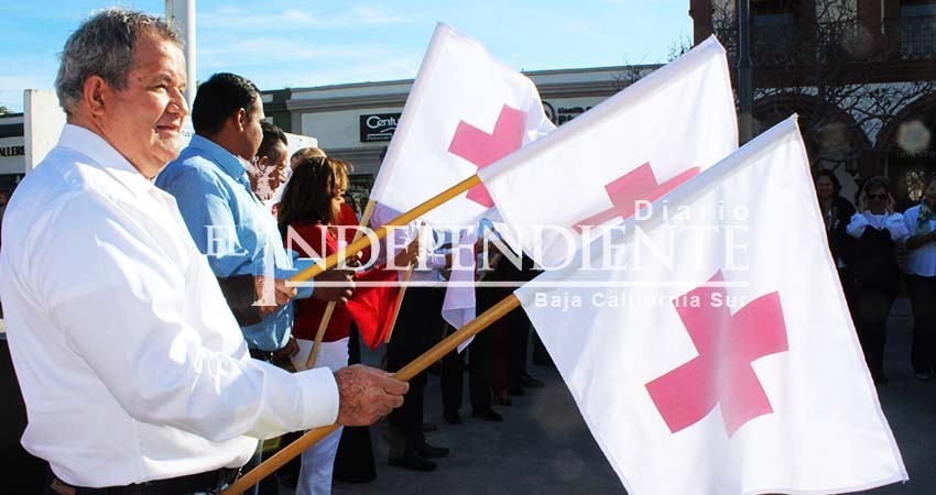 Dan banderazo al inicio de colecta 2018 de Cruz Roja