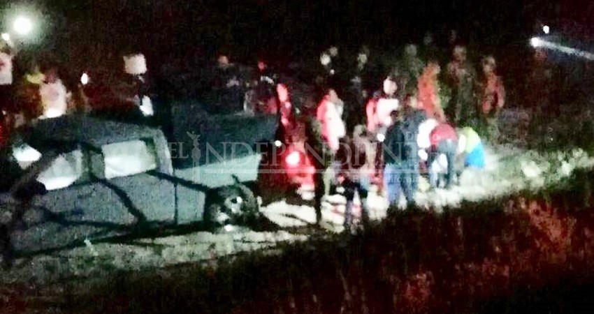 Tras persecución en La Paz vuelca camioneta con militares a bordo Tras persecución en La Paz vuelca camioneta con militares a bordo