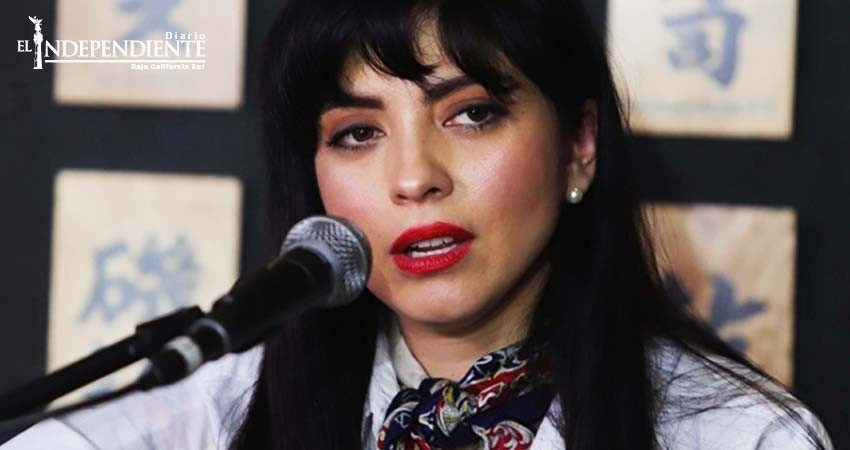 Mon Laferte lanzará 'Invéntame', tributo a Marco Antonio Solís Mon Laferte lanzará 'Invéntame', tributo a Marco Antonio Solís